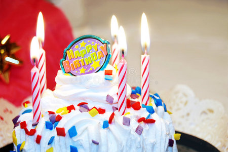 生日快乐蜡烛蛋糕