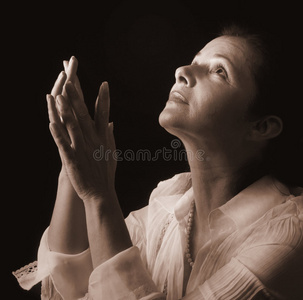 祈祷中的女人