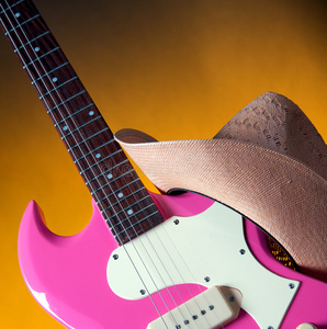 粉色吉他和西式帽子图片