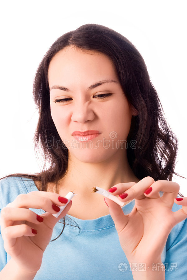 手势沮丧的女人拔头发女孩把烟弄断了拿着雪茄的女人对消极事物的拒绝