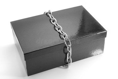 黑色盒子和链子图片