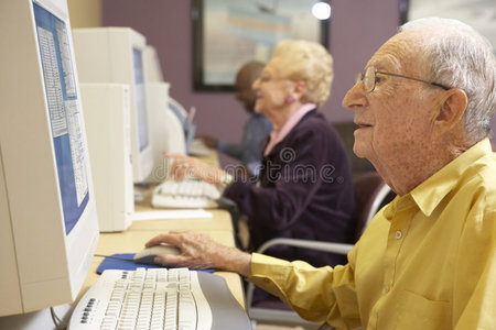老年人使用电脑