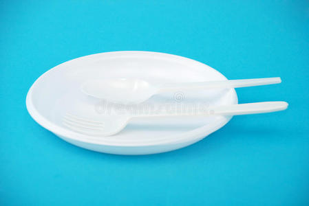 白色一次性餐具叉子和勺子