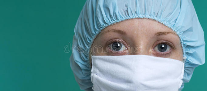 戴口罩和手术帽的护士