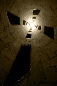 隧道尽头的灯光图片