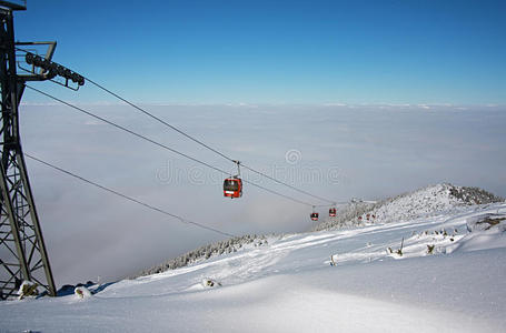 缆车滑雪升降机。保加利亚博罗维茨