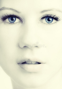 美丽的蓝眼睛女人脸