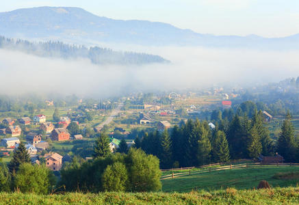 山村夏季乡村景观