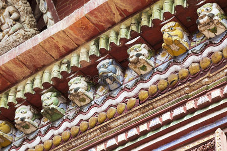 尼泊尔樟姑那拉延寺的古代飞檐图片