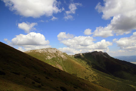 云青山