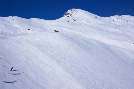 滑雪场冬景