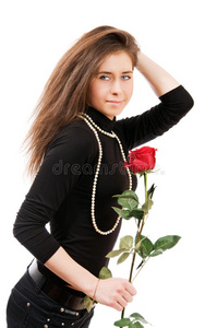 抱着红玫瑰的恋爱女孩图片