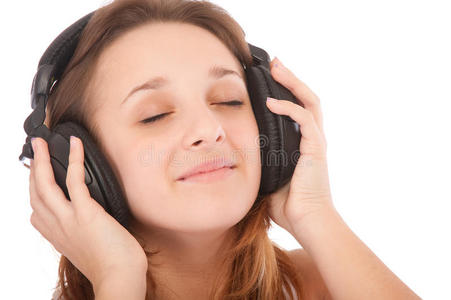 美女用耳机听音乐
