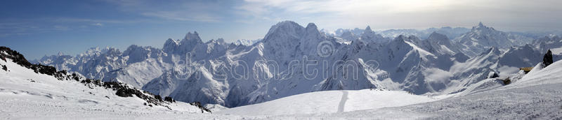 厄尔布鲁斯山。全景图