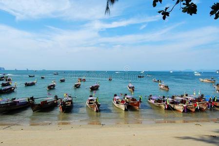 泰国敖楠海滩的船只图片