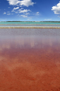 色彩斑斓的盐场地平线图片