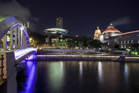 从船码头看新加坡夜景图片