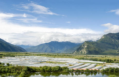 山区农家帐篷图片