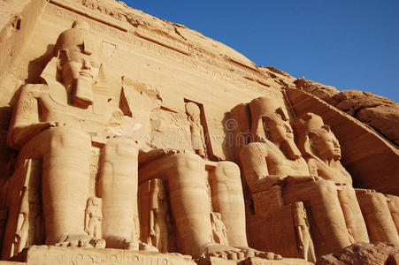 埃及阿布辛贝尔的拉美西斯二世神庙。