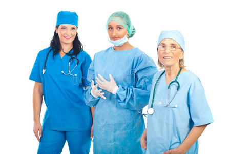三位女外科医生组成的微笑团队图片