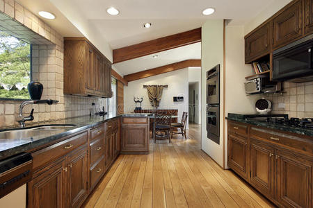 木质橱柜厨房