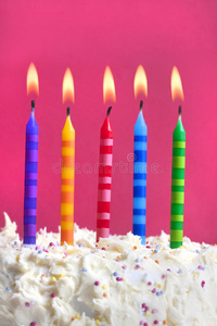 蛋糕上的生日蜡烛