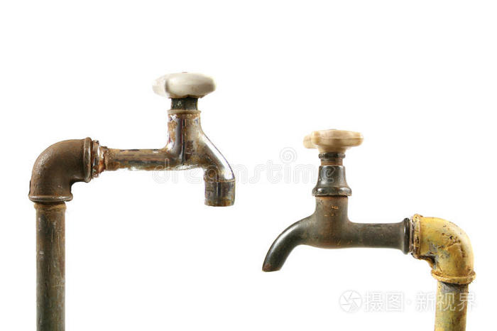 两个旧水龙头
