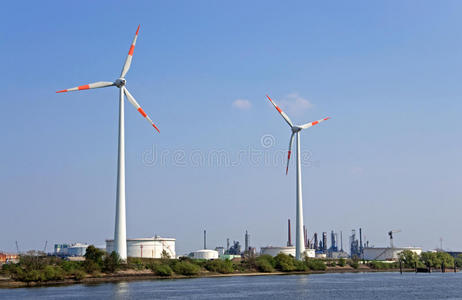 风力发电和炼油厂