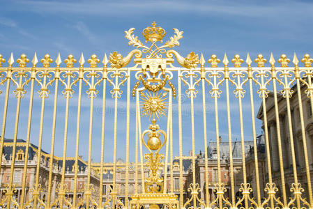 金色栅栏和凡尔赛广场