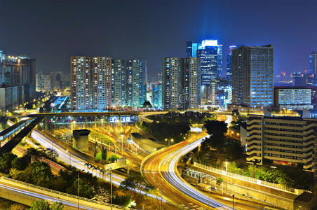 夜晚的现代城市