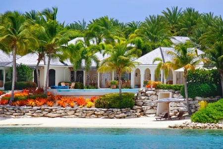 安提瓜岛带游泳池的豪华海滨别墅