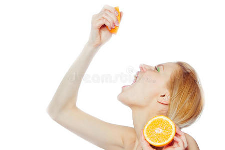 喝橘子汁的女人