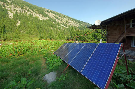 山上的太阳能电池板