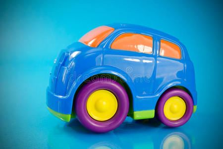 彩色汽车玩具