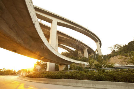 香港日落时的高速公路