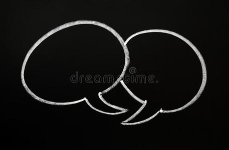 黑板上的两个语音泡泡图片