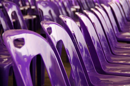 紫色塑料椅