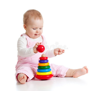 玩色彩发育玩具的女婴