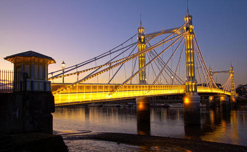 日落时分的阿尔伯特桥图片