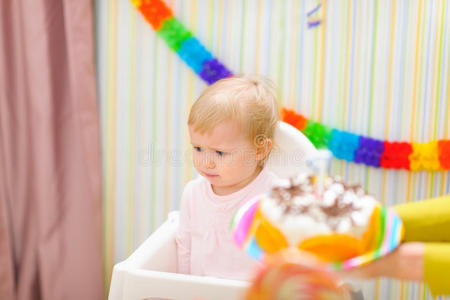 在庆祝一岁生日时使婴儿心烦意乱