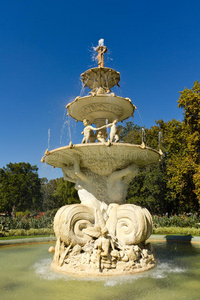 雕塑卧式喷泉图片