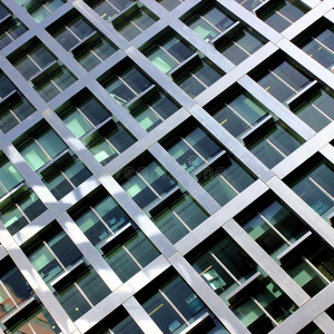 玻璃和金属细部网孔式建筑图片