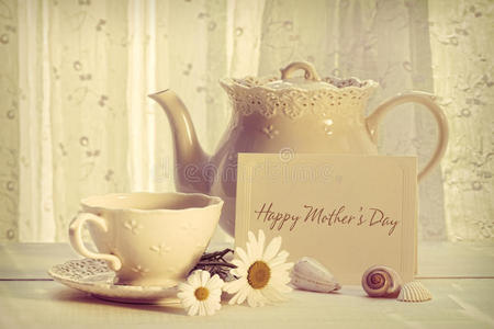 母亲节用茶壶和杯子的便条卡