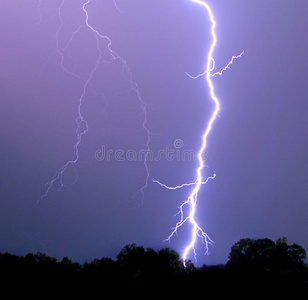 雷电冲击