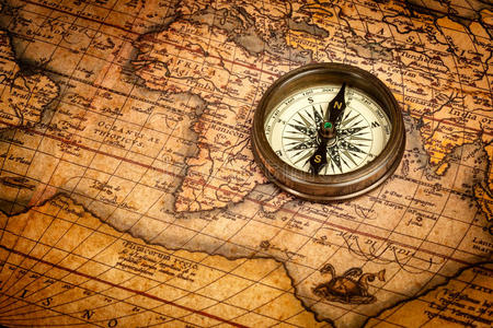 古代地图上古老的指南针