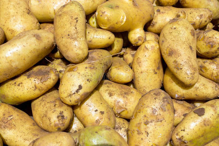 市场上的土豆图片