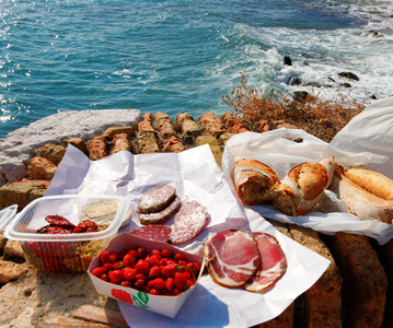 法国食物野餐户外近海边图片