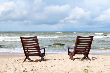海滩上的椅子