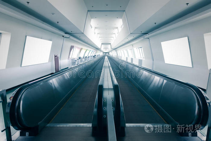 机场自动扶梯