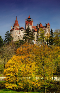 秋景中的布兰城堡图片